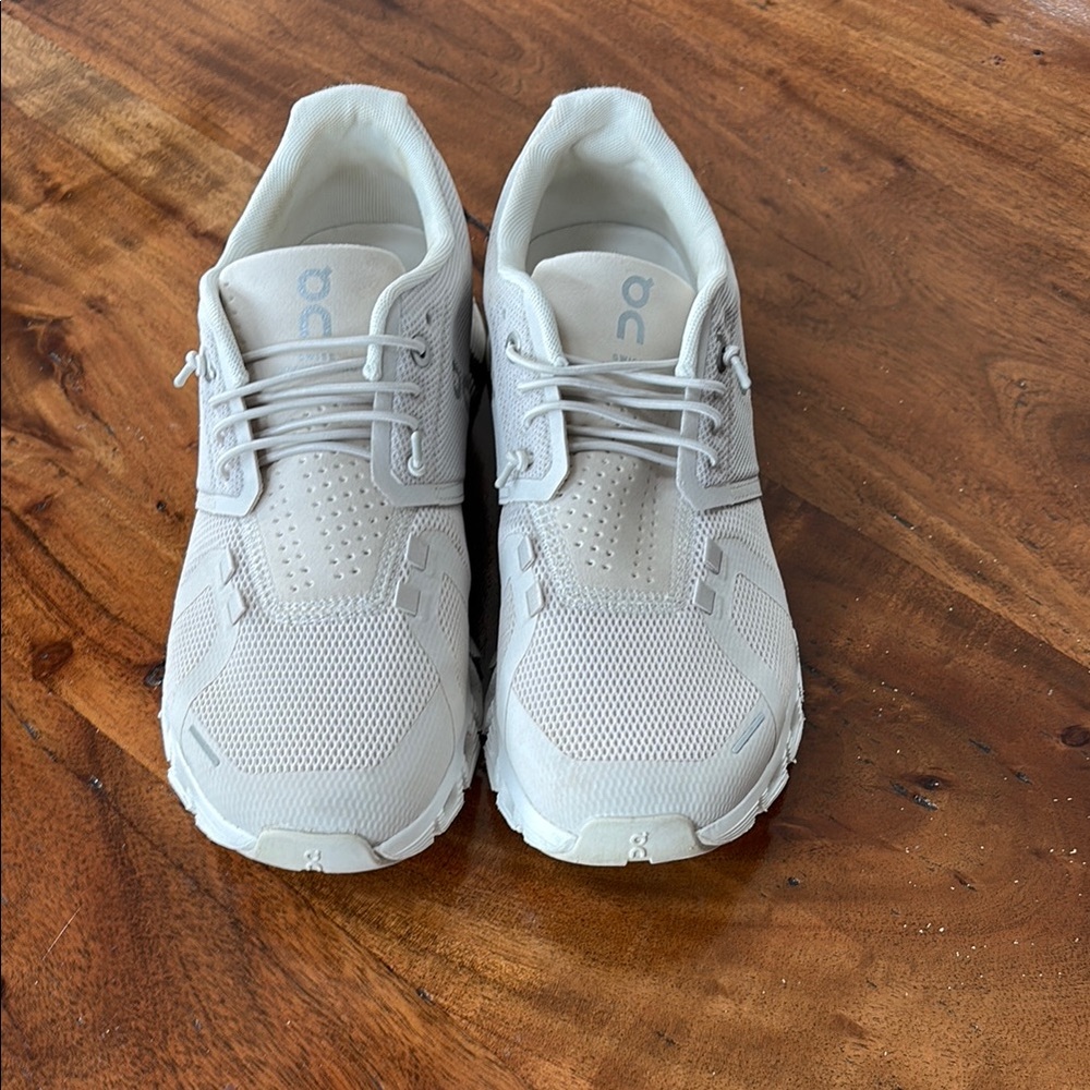 On Running Women's Athletic Shoes in Light Gray